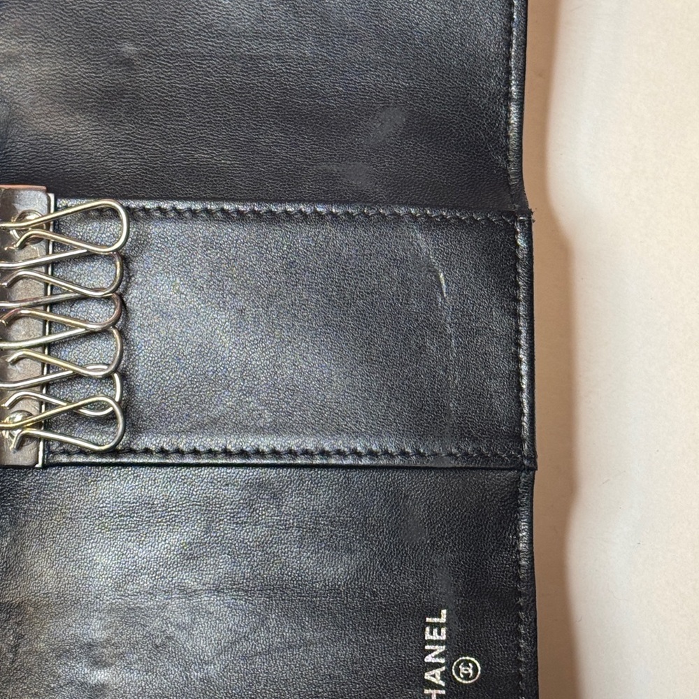 CHANEL key holder 6 Pendants used but still in good condition. - Picture 7 of 13